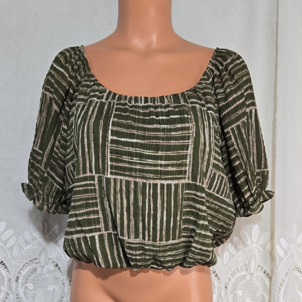 Moon River Cropped Shirt/Top/Blouse Sz Medium